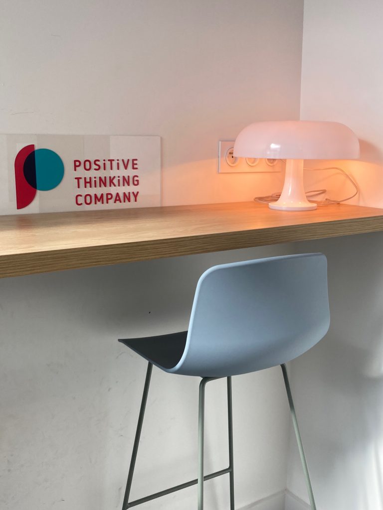 Office Lyon Positive Thinking Company Desk